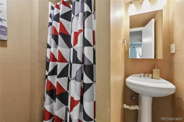 2045 Grosbear Lane Colorado Springs, CO 80916