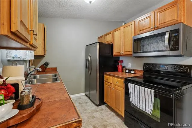 2045 Grosbear Lane Colorado Springs, CO 80916
