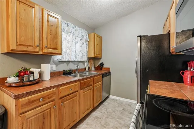 2045 Grosbear Lane Colorado Springs, CO 80916