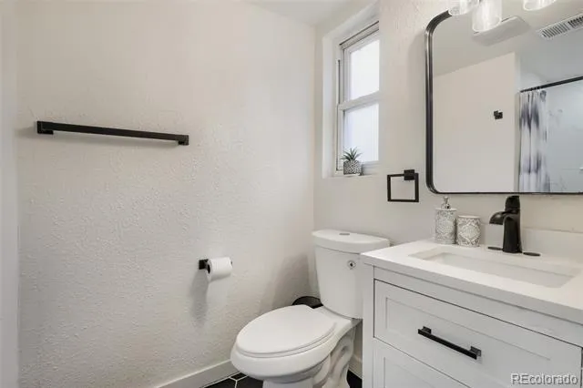 935 Quari Street Aurora, CO 80011