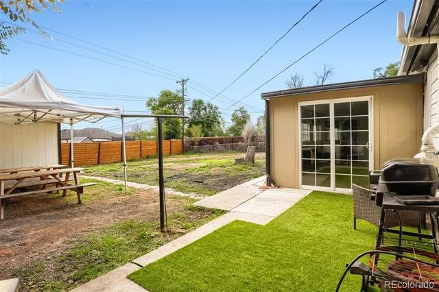 935 Quari Street Aurora, CO 80011