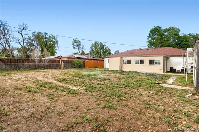 935 Quari Street Aurora, CO 80011