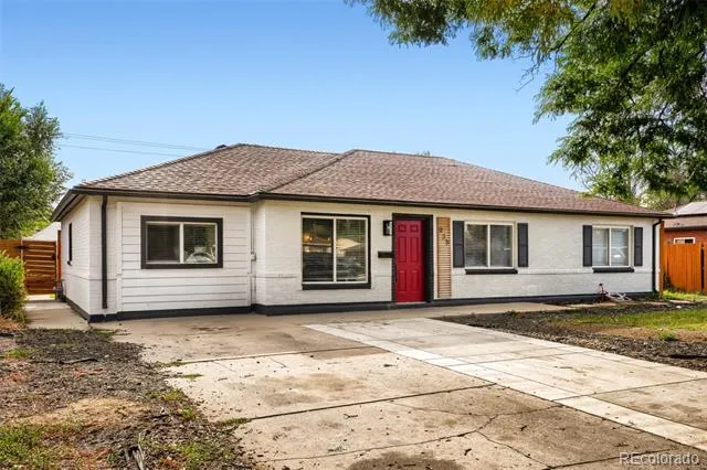 935 Quari Street Aurora, CO 80011