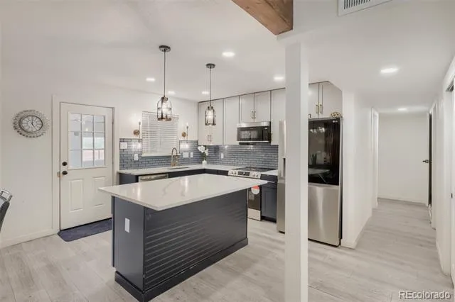 935 Quari Street Aurora, CO 80011