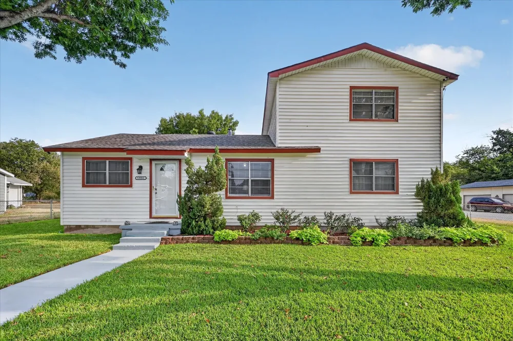 5800 Isbell Street Sansom Park, TX 76114