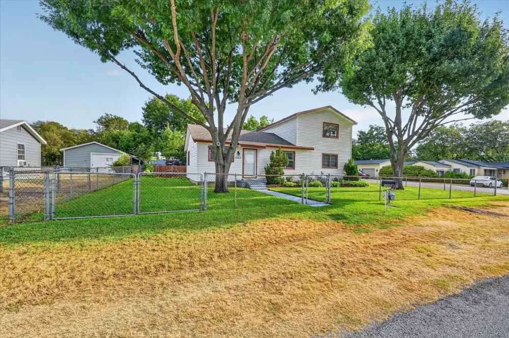 5800 Isbell Street Sansom Park, TX 76114