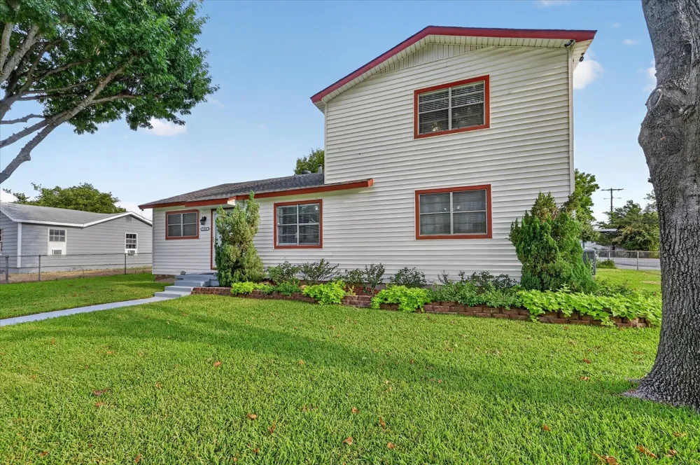 5800 Isbell Street Sansom Park, TX 76114