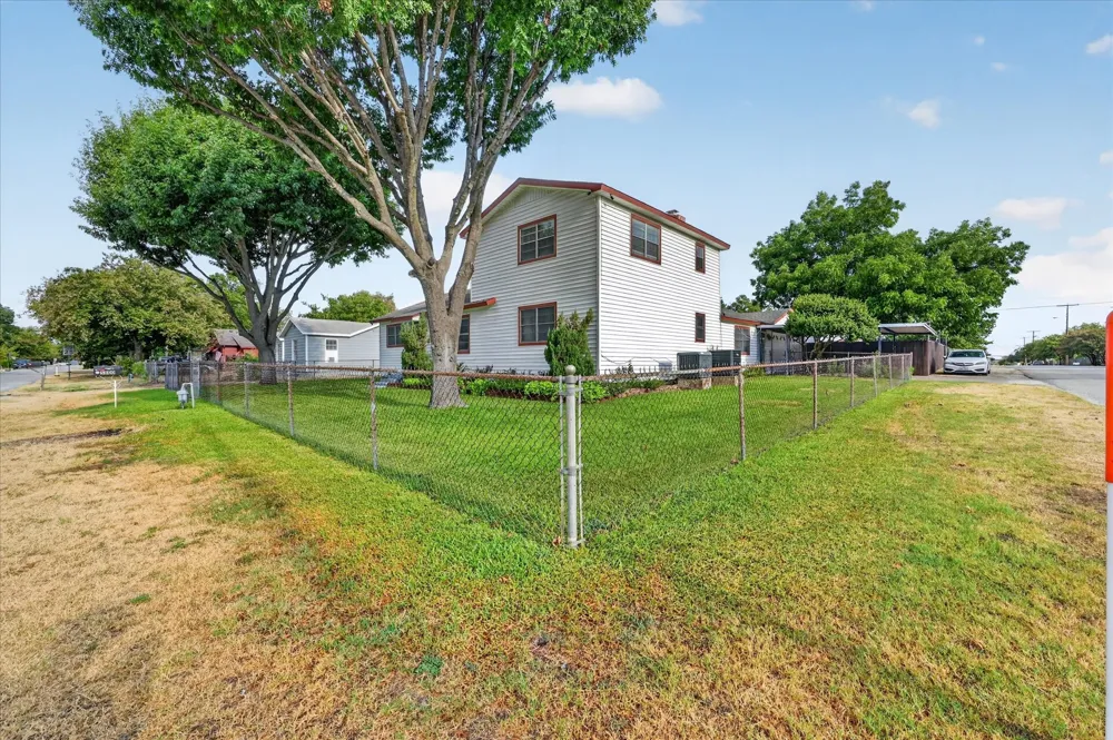 5800 Isbell Street Sansom Park, TX 76114