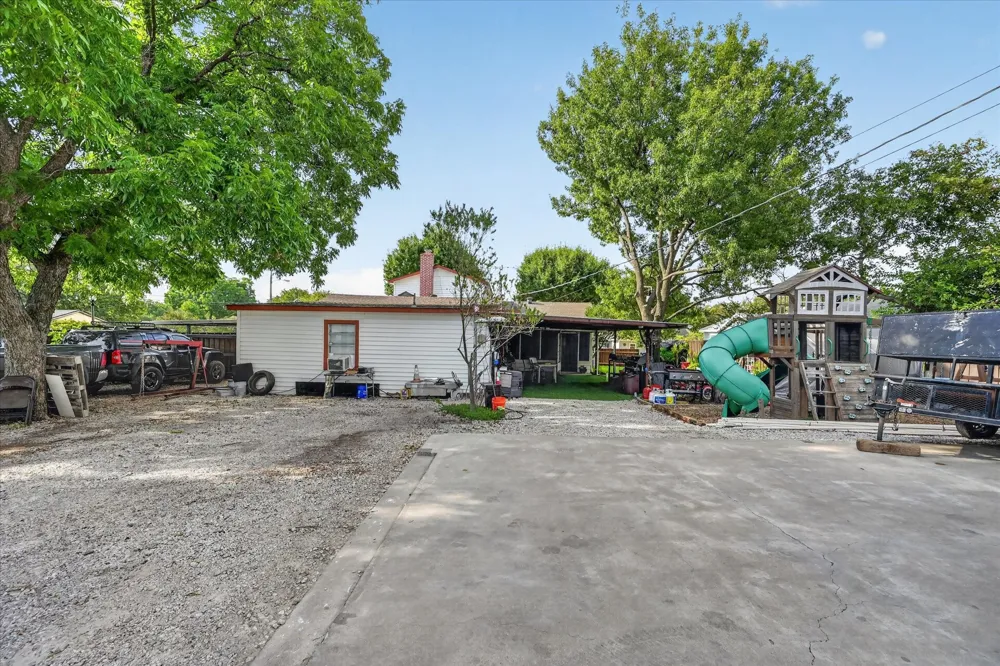 5800 Isbell Street Sansom Park, TX 76114