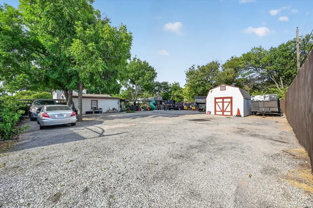 5800 Isbell Street Sansom Park, TX 76114