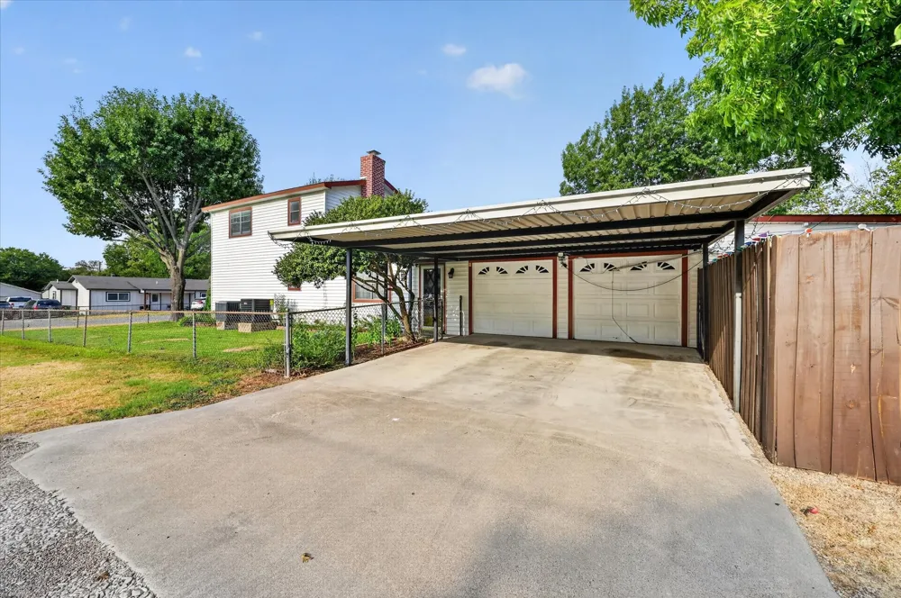 5800 Isbell Street Sansom Park, TX 76114