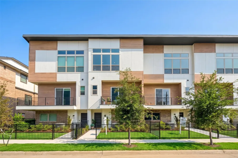 13900 Noel #202 Dallas, TX 75240