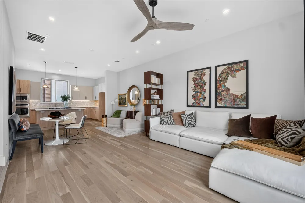 13900 Noel #202 Dallas, TX 75240
