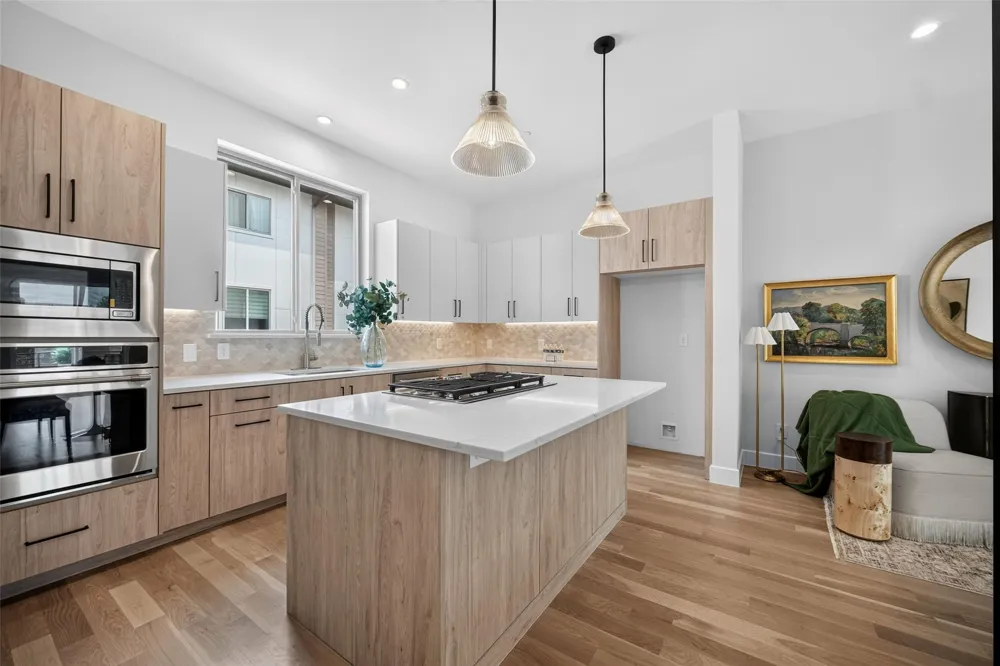 13900 Noel #202 Dallas, TX 75240