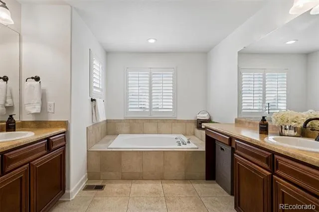 7694 S Eaton Park Court Aurora, CO 80016