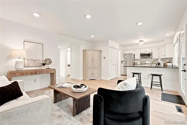 7572 S Rosemary Circle Englewood, CO 80112