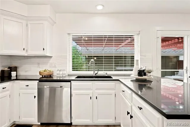 7572 S Rosemary Circle Englewood, CO 80112