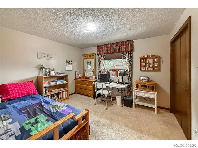 2806 Lake Park Way Longmont, CO 80503
