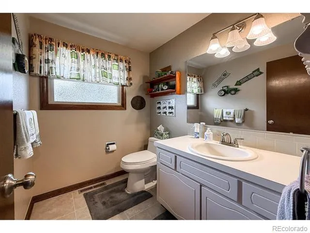 2806 Lake Park Way Longmont, CO 80503