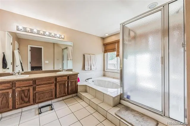 5103 S Laredo Way Centennial, CO 80015