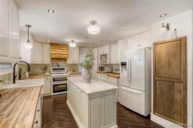 8709 E Kenyon Avenue Denver, CO 80237
