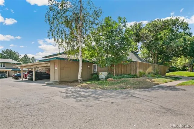 5902 S Willow Way Englewood, CO 80111