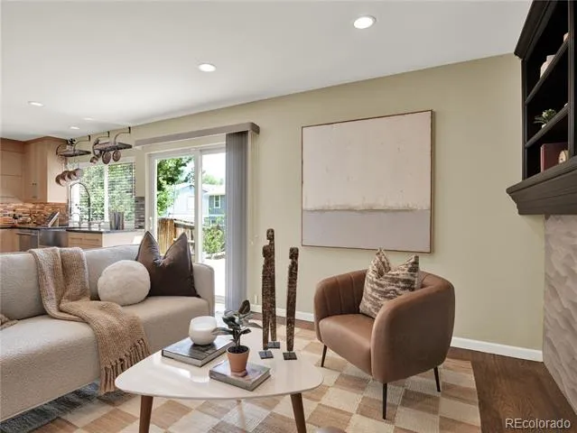 7958 S Roslyn Way Centennial, CO 80112