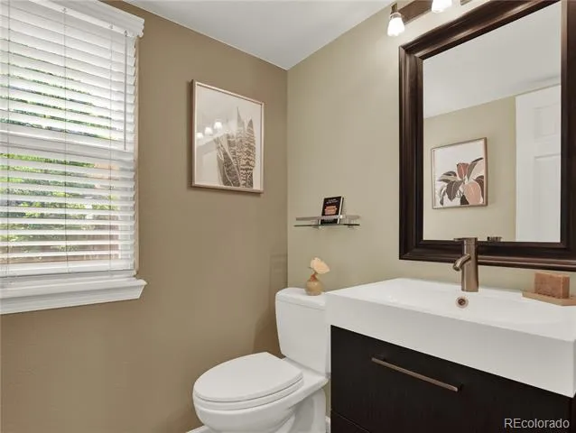 7958 S Roslyn Way Centennial, CO 80112