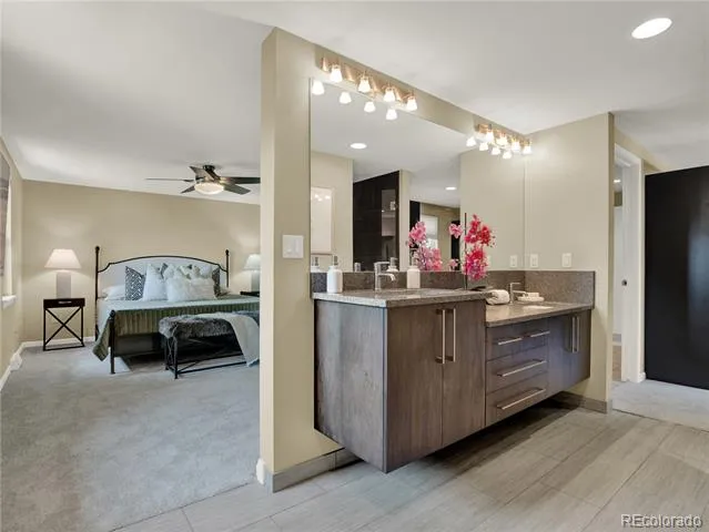 7958 S Roslyn Way Centennial, CO 80112