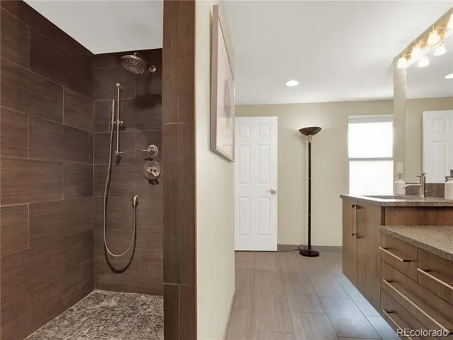7958 S Roslyn Way Centennial, CO 80112