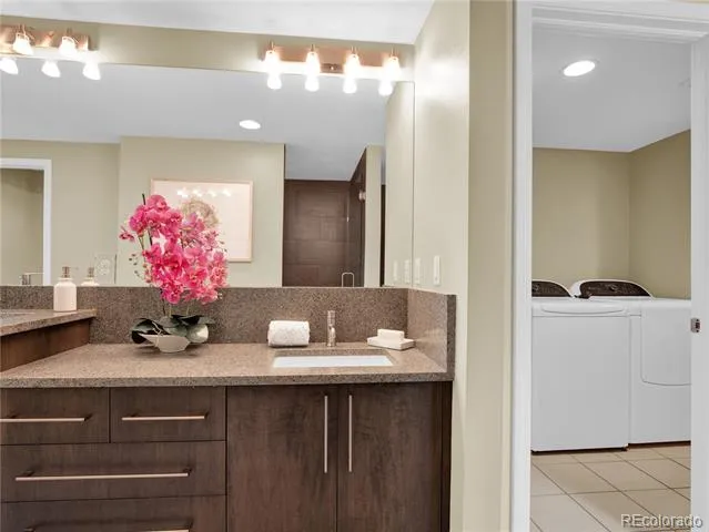7958 S Roslyn Way Centennial, CO 80112