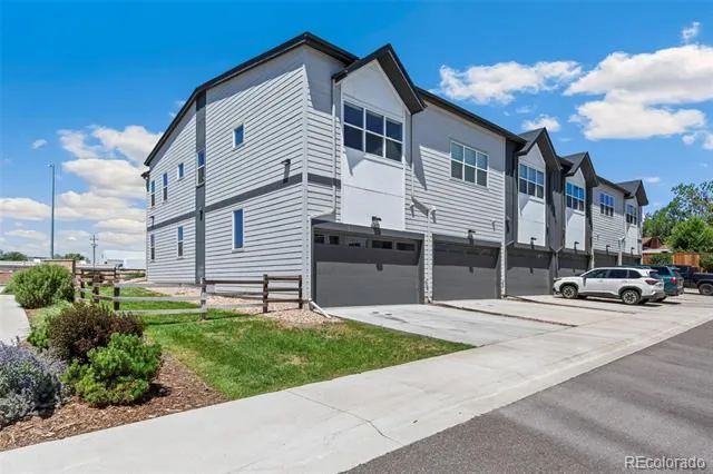 6305 King Court Denver, CO 80221