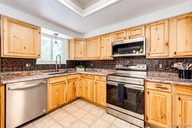 7124 Ingalls Court Arvada, CO 80003