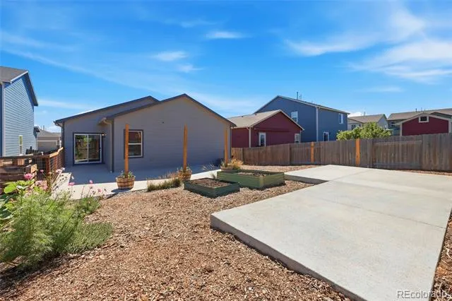389 Maple Street Bennett, CO 80102