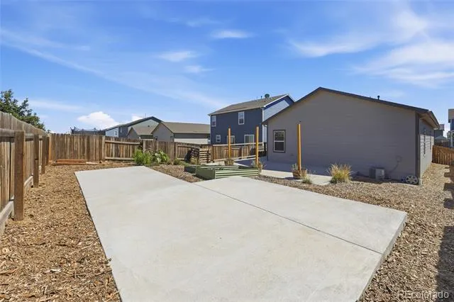 389 Maple Street Bennett, CO 80102