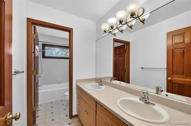 4 Oakmont Lane Littleton, CO 80127