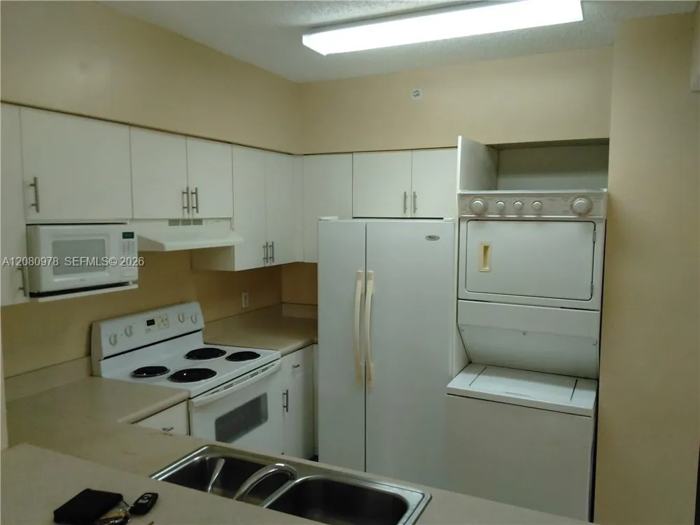 5091 NW 7 ST #402 Miami, FL 33126