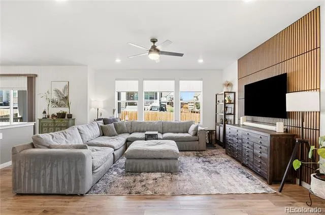 855 S Elk Way Aurora, CO 80018