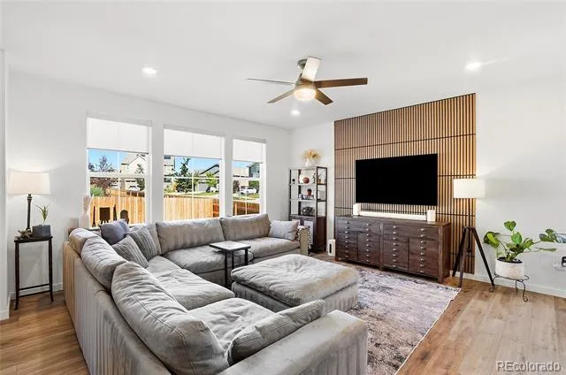 855 S Elk Way Aurora, CO 80018