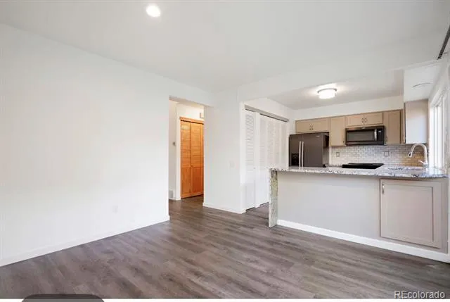 2836 S Vaughn Way Aurora, CO 80014
