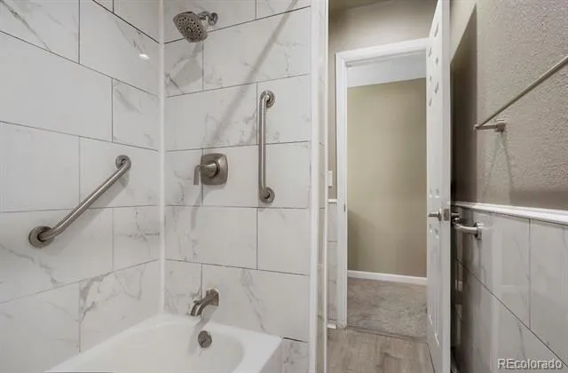 2836 S Vaughn Way Aurora, CO 80014