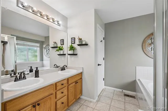 2805 S Walden Way Aurora, CO 80013