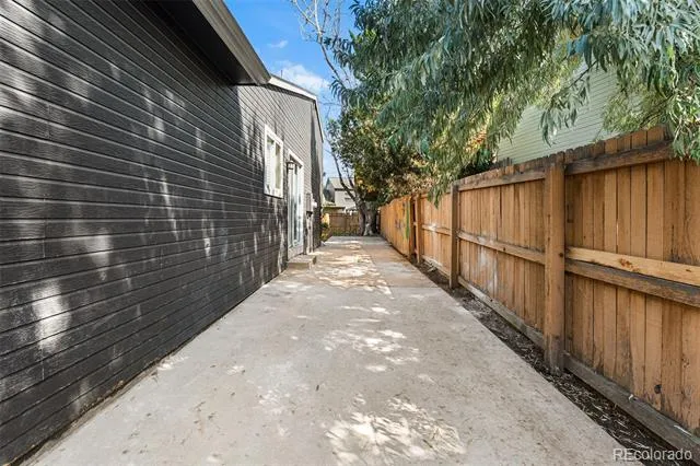 4832 S Genoa Street Centennial, CO 80015
