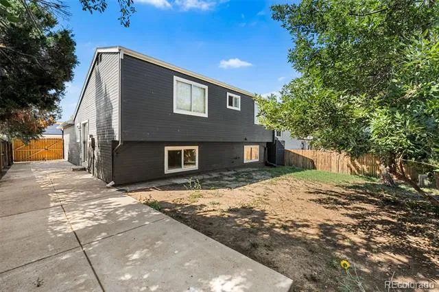 4832 S Genoa Street Centennial, CO 80015