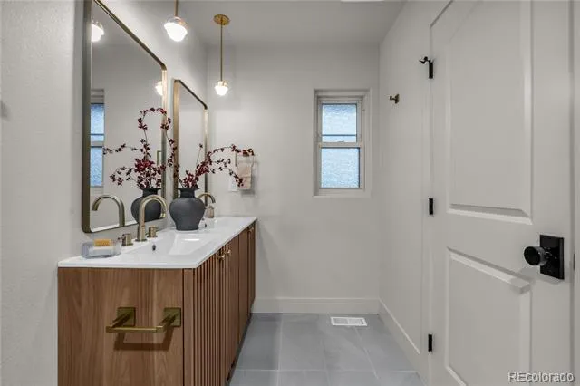 3091 S Holly Place Denver, CO 80222