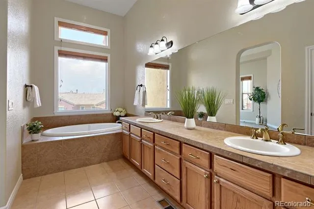 9421 Viaggio Way Highlands Ranch, CO 80126