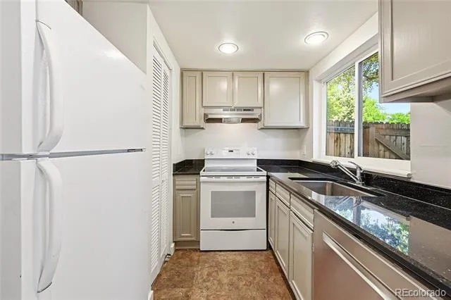 5975 S Willow Way Englewood, CO 80111