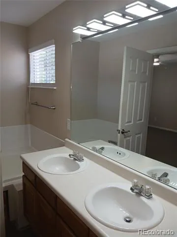 1198 THORNBURY PLACE Highlands Ranch, CO 80129