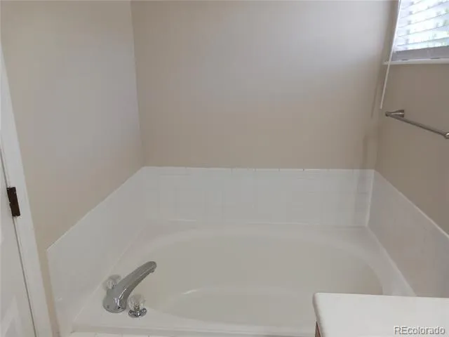 1198 THORNBURY PLACE Highlands Ranch, CO 80129
