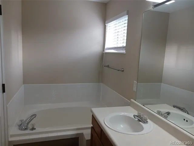 1198 THORNBURY PLACE Highlands Ranch, CO 80129
